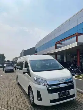 TOYOTA HIACE PREMIO 2.8 MT