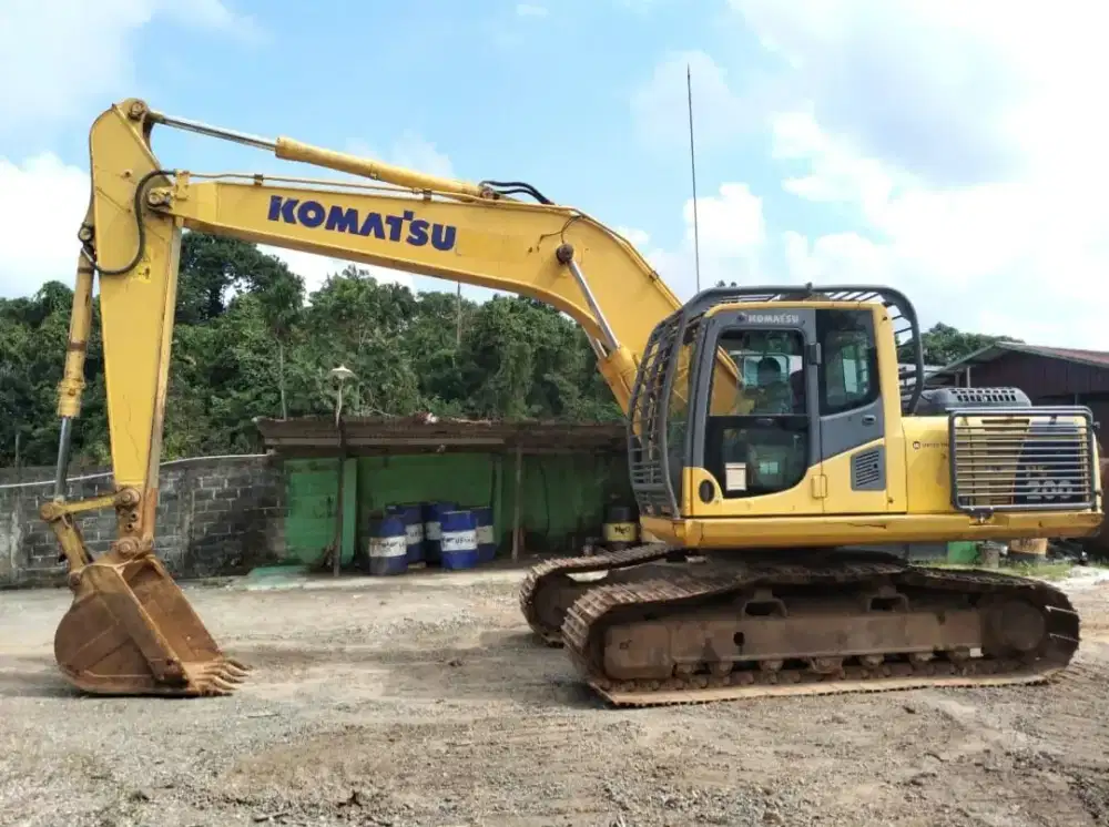 Excavator PC200-8MO th 2019 harga 700jt NEGO