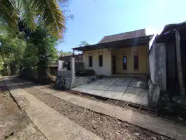 Rumah siap huni di dekat kota Semanu