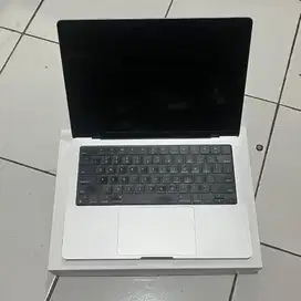 MacBook Pro M1 Pro(Retina, 14-inch, 2021) 8-Core Memory 16GB SSD 512GB
