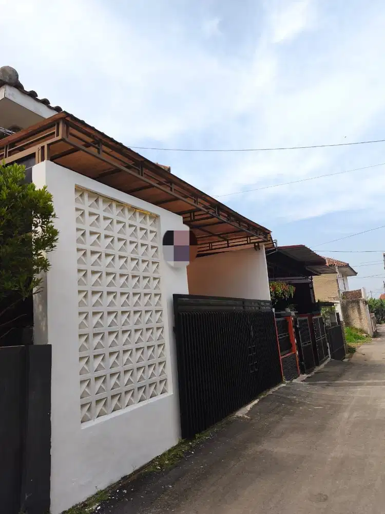 DIJUAL RUMAH TERAWAT AREA PADASUKA CIMAHI TENGAH