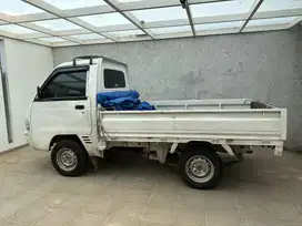 Futura pick up tahun 2004 Karburator, bak 3 way warna putih.