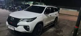 Fortuner vrz 2.4 diesel AT