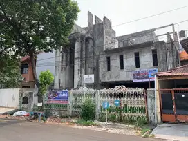 Rumah Setengah jadi di Pemukiman Bagus Rawamangun Jaktim