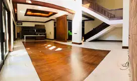 (BIG SALE) RUMAH SAYAP DAGO, BANDUNG, TAMAN LUAS DENGAN POOL, 2 LANTAI