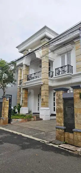 RUMAH DISEWAKAN 2LANTAI SIAP HUNI LEBAK BULUS JAKARTA SELATAN.