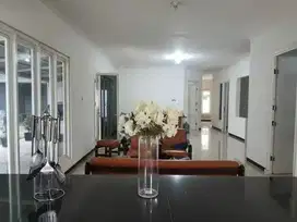 Hot Deal Rumah besar Tanah Luas, Halaman Parkir Luas, Blimbing Malang