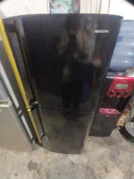 Dijual kulkas Sharp 2 pintu