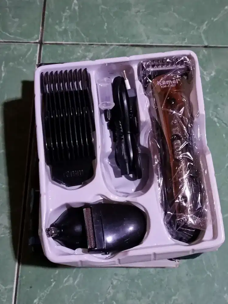 Alat cukur rambut KEMEI 1407