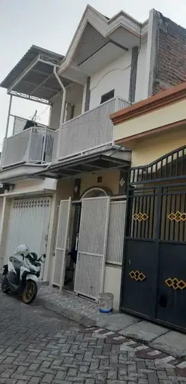 DIJUAL CEPAT RUMAH 2 LANTAI FULL BANGUNAN LOKASI SEMEMI