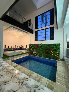 Rumah bangunan baru ada kolam renang