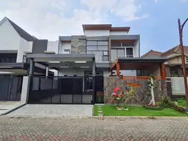 Rumah Baru Mewah 2 lantai di Kawasan Eksklusif Golf Araya