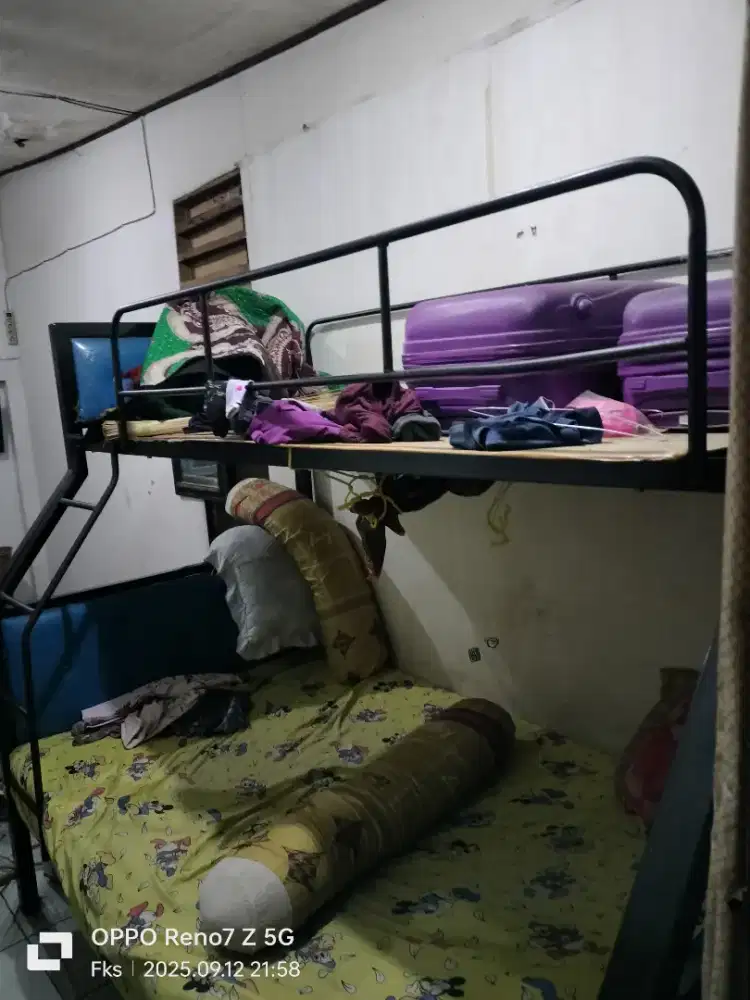 Divan Besi Tingkat