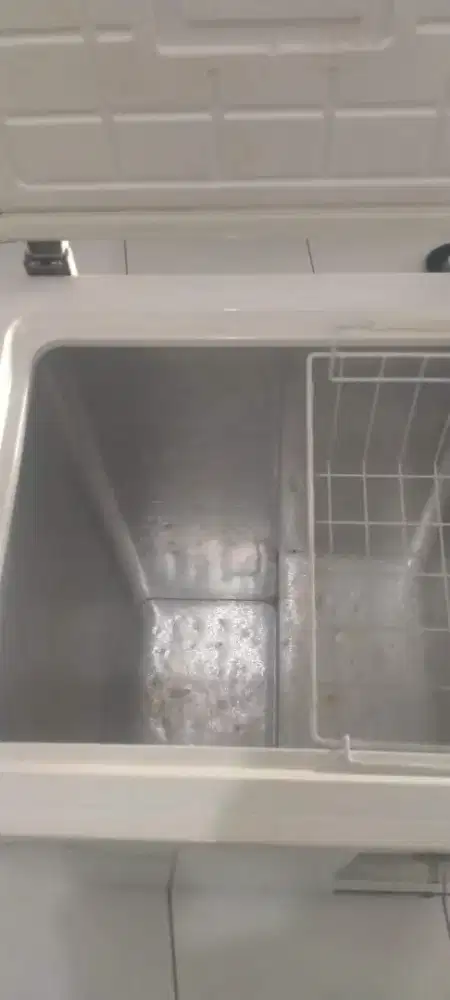 Chest FREEZER ( Lemari es beku )