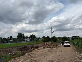 dekat UTY JCM; Lingkungan Terbentuk Eksklusif; SHM