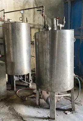 mesin laundry hotel 7 unit (2 mesin cuci, 3 dryer, 2 boiler setrika)