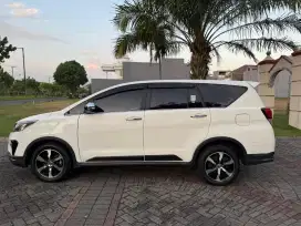 Toyota Innova Venturer 2022 Diesel Matic Putih