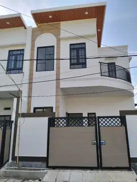 Rumah 2 lantai cantik hook perum belakang Superindo merr