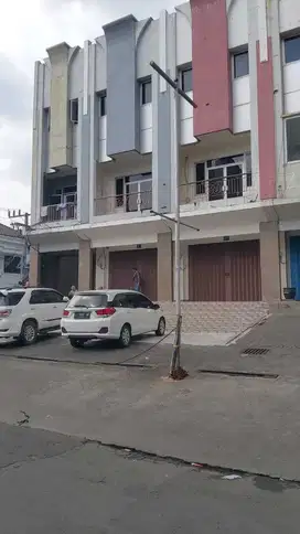 ruko mayjend sungkono dekat hotel shangrila