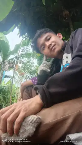 Cari kerjaan siapa tau ada yang ngasih