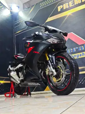 Cbr 250 RR abs black matte low km super 2017.Anugerah motor rungkut