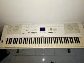PIANO DIGITAL YAMAHA DGX 650