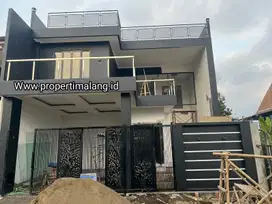 Dijual rumah villa ada kolam renang dekat wisata