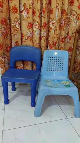 Kursi Plastik untuk Anak-anak Tinggi 43 cm 2 buah (Bekas)