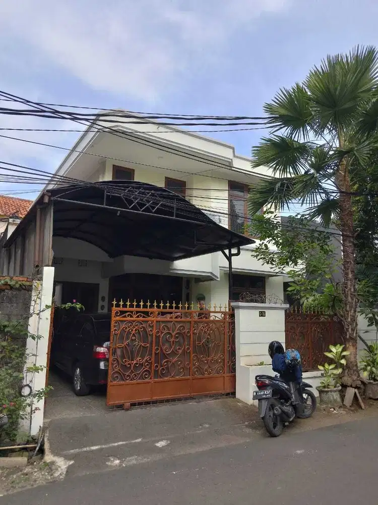 Rumah Mewah Terawat 2Lt Jakarta Timur