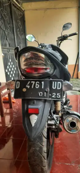 Tangan pertama menyala