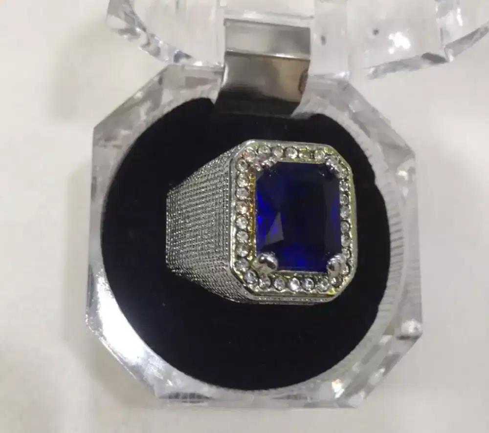 Cincin Keren mewah safir