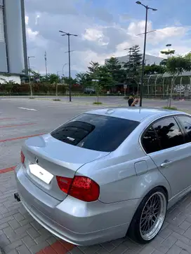 BMW 320i 2011 Bensin