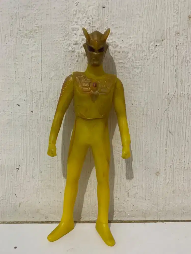 Ultraman karet padat
