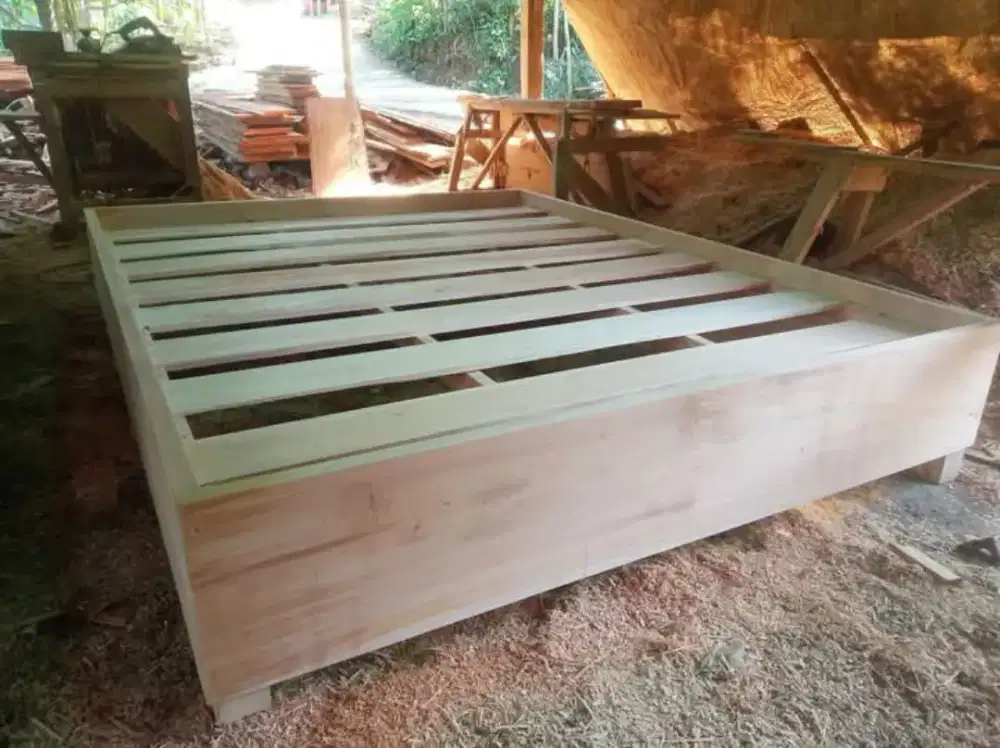 Jual tempat tidur bahan kayu mahoni