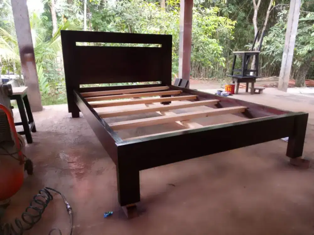 Jual tempat tidur bahan kayu mahoni