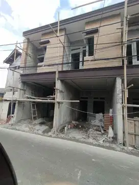 rumah siap huni pinggir jalan bisa buat usaha di kramat jati