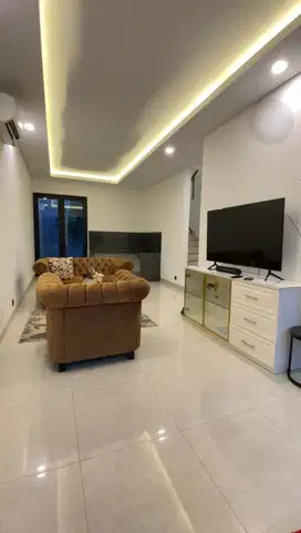 Rumah 2 Lantai, Selangkah Ke Jakarta Selatan