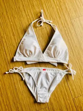 BIKINI POLOS WHITE FIT M to L Material Bahan Spandex