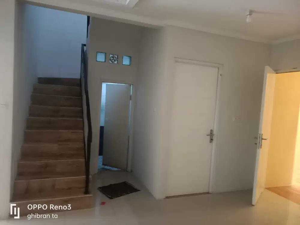 Dijual Rumah 2 Lantai Sudah Renofasi Dekat Graha Raya