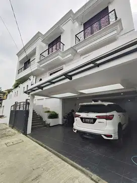 Jual Furnished Rumah Mewah Siap Huni Akses Jalan Lebar