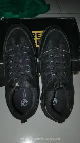 Di jual sepatu sefty edisi baru