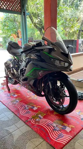 ZX25R ABS SE Rare Grey (special edition)