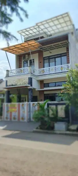 jual cash metland cileungsi 3 lantai full renov 1,3 m nego