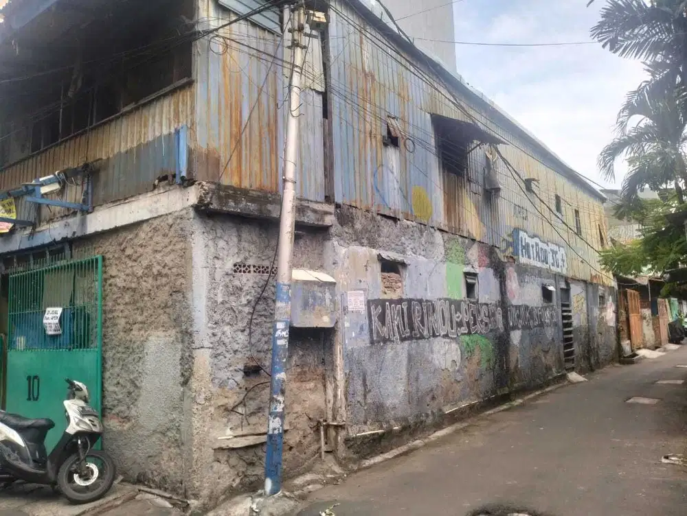 DI JUAL. RUMAH TUA DI KOMP KRENDANG INDAH