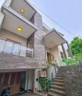 Rumah Mewah 3 Lt. Di Kawasan Elit Permata Hijau