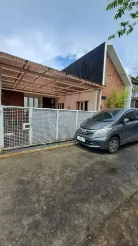Rumah bagus siap huni jalan lebar di kiara sari buah batu