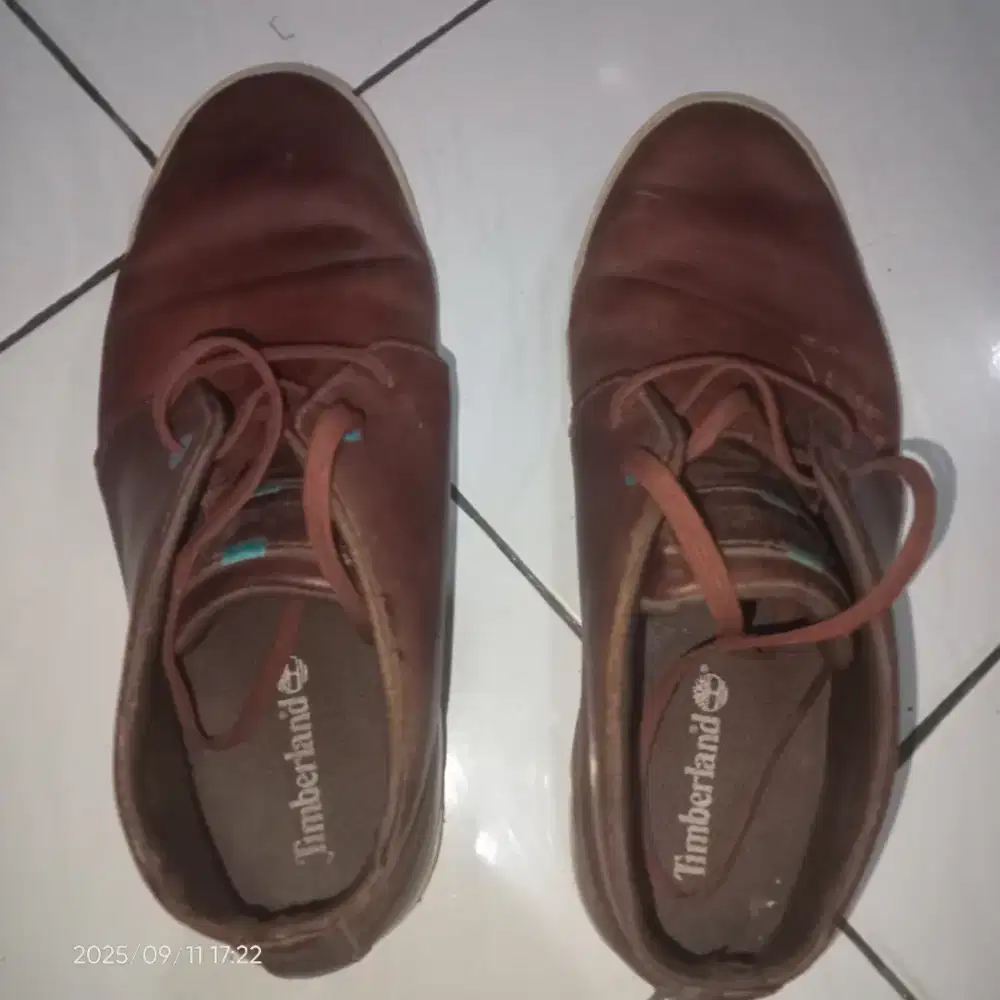 Sepatu casual merk Timberland