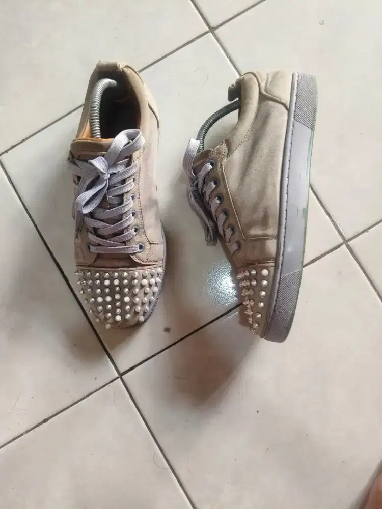 Jual sepatu christian labotin size 41