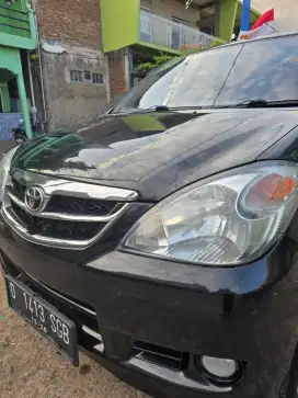 Mobil Avanza Hitam