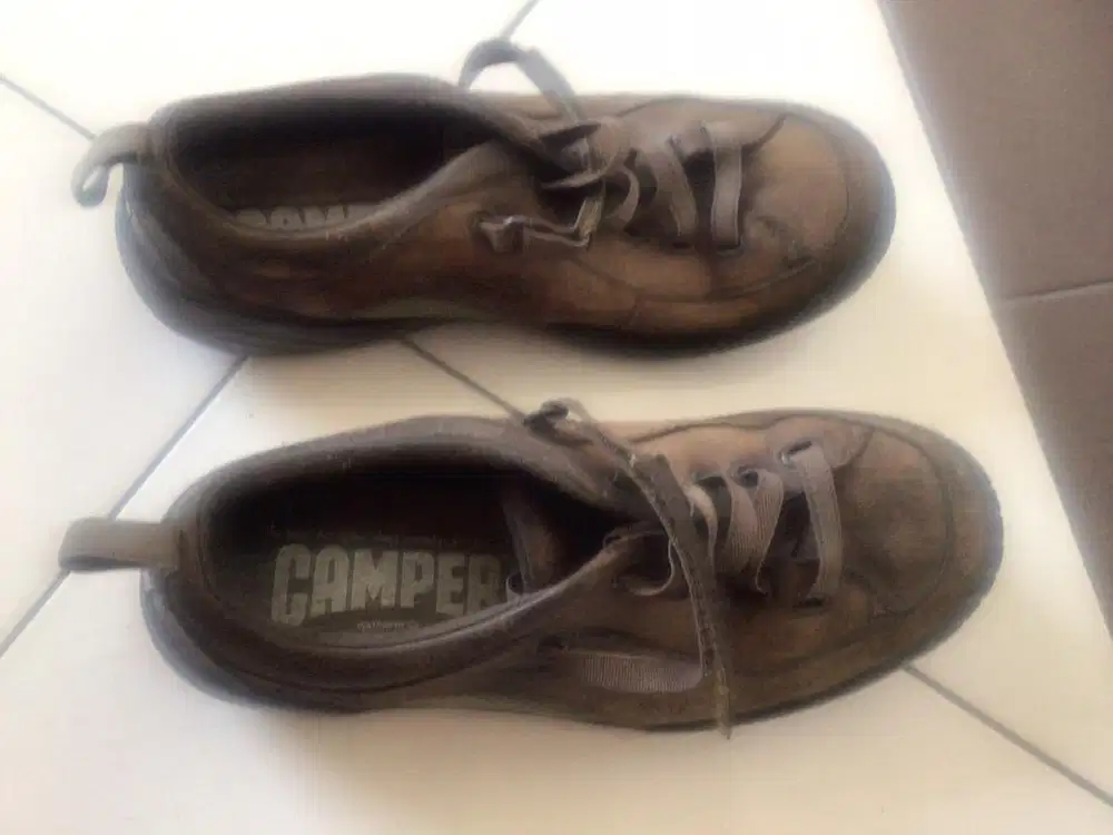 sepatu kulit Camper